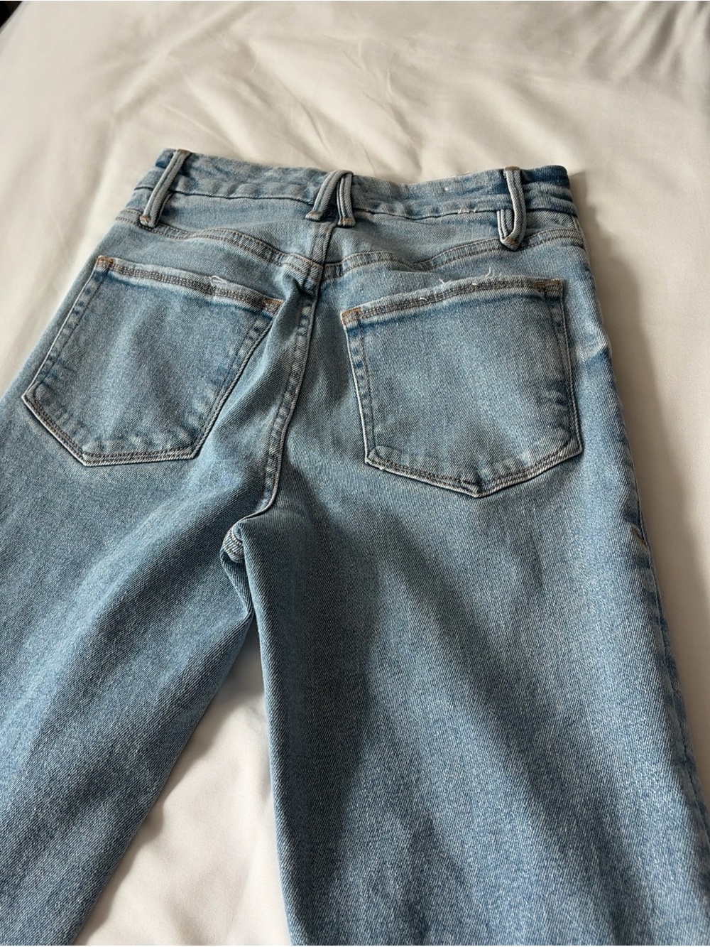 Good American Light Wash Straight Leg Jeans - Picture 3 of 5